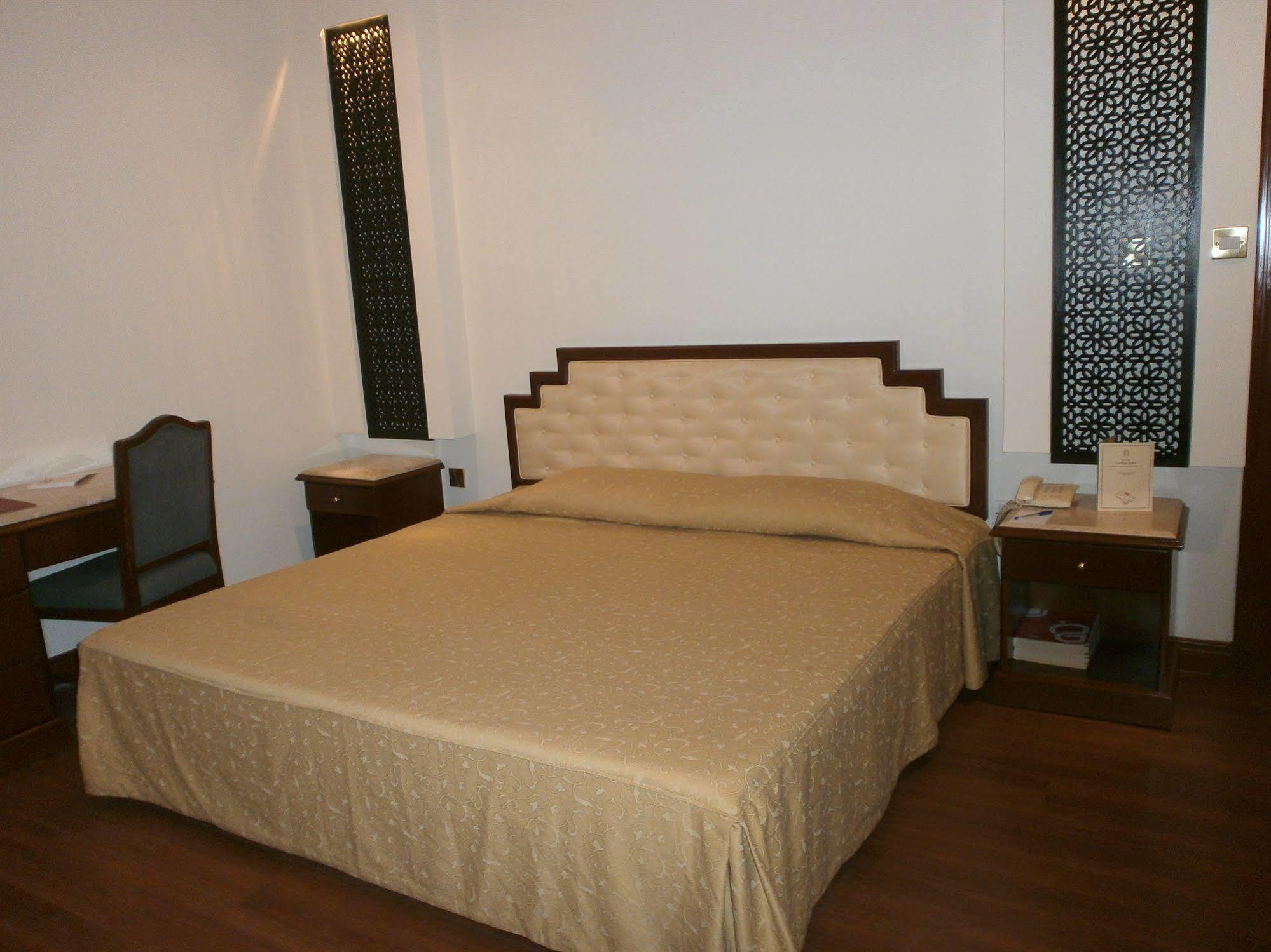 Bahrain Carlton Hotel Al Manamah Esterno foto